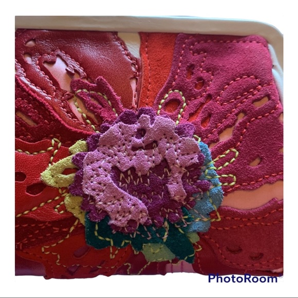 Extremely Rare Coach Poppy Wristlet. Mint Condition - Picture 2 of 4